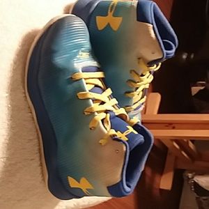 Boys 30 Steph Currie basketball shoes